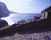 Blick von einem Bauernhaus auf Meer und Küste, Mindelo, Santo Antáo, Kap Verde, Afrika