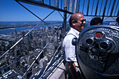 Auf Empire State Bulding, Besucher, Blick auf Westside Manhattan, New York, USA