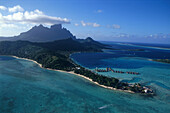 Wasserbungalows, Hotel Moana Beach, Parkroyal am Matira Point, Lagune Bora-Bora, Franz. Polynesien