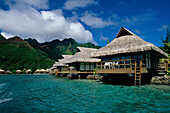 Wasserbungalows, Beachcomber, Hotel Parkroyal , Nordkueste Moorea, Franzoesisch-Polynesien