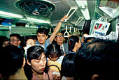 Überfüllte U-Bahn, Tokyo, Japan