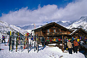 Terrasse, Eisbar, Gampe Alm Hütte über Sölden Ötztal, Tirol, Österreich