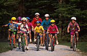 Kinder auf Mountain-Bikes, Mountain- Biking Sport, Fully Released
