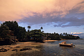 Vaotuua Beach Fales at Dawn, Manono Insel near Upolu, Samoa