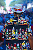 Mann mit Bier Hemd, San Antonio, Texas, USA