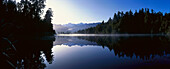 Lake Matheson mit Spiegelung von Mt. Tasman und Mt. Cook, Westland Nationalpark, Westküste, Südinsel, Neuseeland