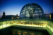 Glaskuppel von Norman Foster, Reichstagsgebaeude, Berlin Deutschland----------------------------