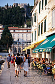 People at street cafes, Hvar, Insel Hvar Dalmatien, Croatia, Europe