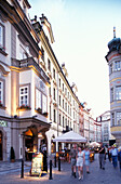 Menschen in der Altstadt, Prag, Tschechien, Europa