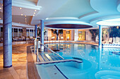 Menschenleeres Schwimmbad im Hotel Trofana Royal, Ischgl, Tirol, Österreich, Europa