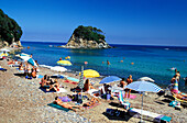 Menschen am Strand im Sonnenlicht, Spaggia di Paolina, Elba, Toskana, Italien, Europa
