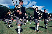 Dudelsackspieler bei den Glenfinnan Highland Games, Glen Coe Tal, Invernesshire, Schottland, Grossbritannien, Europa