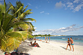 Leute am Strand, Plage de Raisins Claires, Saint Francois, Basse-Terre, Guadeloupe, Karibisches Meer, Karibik, Amerika