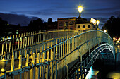 Footbridge in the evening, Half Penny Bridge, Ha'penny Bridge, built in 1816, Liffey river, Dublin, Ireland