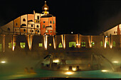 Leute im Thermalbad, Hundertwasser Hotel Rogner, Bad Blumau, Steiermark, Österreich