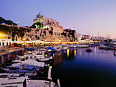 Rathaus mit dem ehemaligen arabischen Palast und Hafen, Ciutadella, Menorca, Balearen, Mittelmeer-See, Spanien