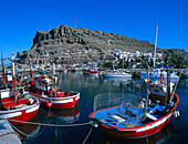 Fischerboote im Hafen, Puerto de Mogan, Gran Canaria, Kanarische Inseln, Spanien