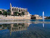 Cathedral La Seu with reflection, Palma Cathedral, Cathedral of Santa Maria of Palma, Palma de Mallorca, Mallorca, Spain