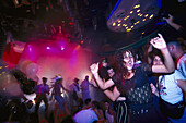 Menschen tanzen im Dady Rock restaurant bar and club, Cancun, Quintana Roo, Yucatan, Mexiko