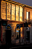 Café Victoria in der Abendsonne, Orense, c. Pereira, Altstadt, Galicien, Spanien
