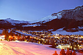 Skigebiet Flims in der Dämmerung, Graubünden, Schweiz