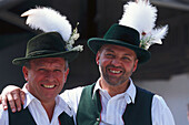 Zwei ältere Männer in bayerischer Tracht, Bayern, Deutschland