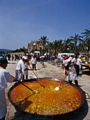 Paella in der Riesenpfanne, Parc de la Mar, Palma de Majorca, Mallorca, Spanien
