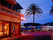 Seafront restaurant, Boardwalk, Bahia de Soller, bay, Soller, Serra de Tramuntana, Mallorca, Majorca, Balearic Islands, Mediterranean Sea, Spain