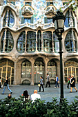 People in front of the Casa Batllo, Passeig de Gracia, Barcelona, Spain, Europe