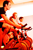 Spinning, Men and woman in gym on exercise bikes, Spinning, leos Sports Club Muenchen