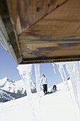 Mutter und Tochter beim Skifahren, Kühtai, Tirol, Österreich