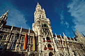 Blick von unten auf das Neue Rathaus, München, Bayern, Deutschland, Europa