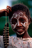 Mädchen verkauft Vanille, Nosy Bé Madagaskar