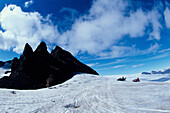 Snowmobilfahrer auf dem Brokarjoekull, Einer Zunge des Vatnajoekull Island