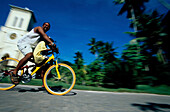 Radfahrer, Kirche, La Digue Seychellen