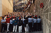 Andacht, Cuesta de Santo Domingo, Fiesta de San Femin, Pamplona Navarra, Spanien