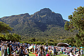 Menschenmenge bei einem Konzert im Kirstenbosch Botanischem Garten, Kapstadt, Südafrika, Afrika