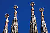 Die Türme der Basilika Sagrada Familia im Sonnenlicht, Barcelona, Spanien, Europa