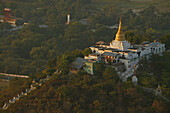 View from Mandalay Hill, Aussicht von Mandalay Hill, Stufen und Stupa