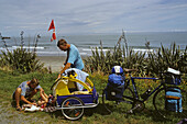 Family cyclist, West Coast, Family on bicycle tour, Familie auf Fahrrad-tour, South Island, New Zealand
