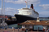 QE2, Queeen Elizabeth 2, QEII, Ocean-liner, cruise ship in harbour,  Auckland, North Island, New Zealand