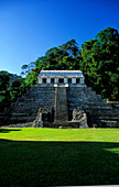 Templo de las Inscriptiones unter blauem Himmel, Chiapas, Mexiko, Amerika