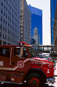 Feuerwehrwagen und Hochhäuser, Twin Cities, Minneapolis, Minnesota, USA, Amerika