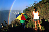 Victoria-Fälle mit Regenbogen, Simbabwe, Sambia, Afrika