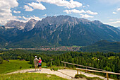 Hoher Kranzberg over Mittenwald, Karwendel mountai, Hoher Kranzberg bei Mittenwald, Karwendel, Werdenfelser Land, Oberbayern, Deutschland Karwendel mountains, Alps, Upper Bavaria, Germany