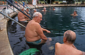 Thermal pool, Lightning Ridge, Australien, NSW, Hot artesian bore water baths, Locals live an alternative bush lifestyle. Thermalpool als Treffpunkt