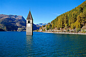 Versunkener Kirchturm im Reschensee, Südtirol, Italien, Europa