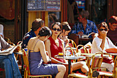 Menschen in einem Strassencafe, Saint Germain, Paris, Frankreich, Europa