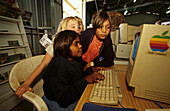 Children, school of the Air, Kabjabbi, Australien, Queensland, remote outback school near the Matilda Highway, kids learn by correspondence, radio and computer