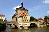 Blick auf das Alte Rathaus am Fluss Regnitz, Bamberg, Bayern, Deutschland, Europa